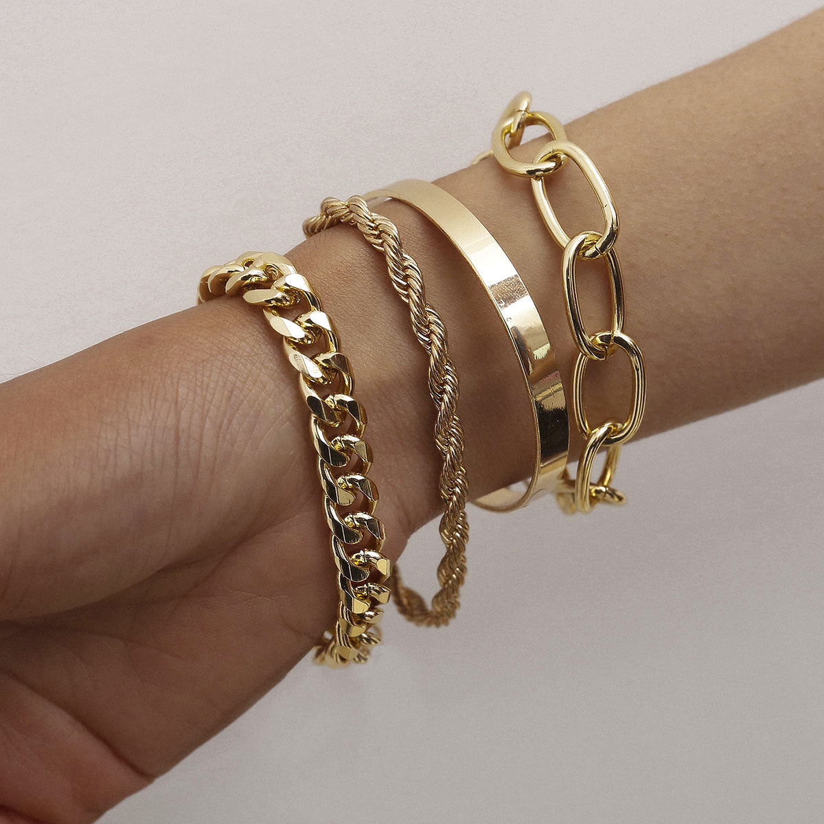 Twist Chain Exaggerated O-shaped Bracelet