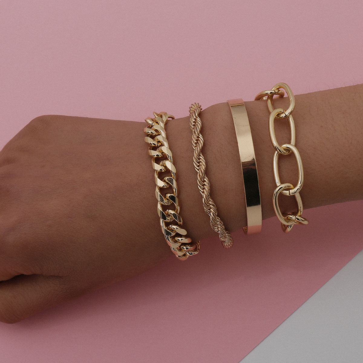 Twist Chain Exaggerated O-shaped Bracelet